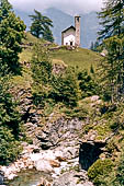 Val Vogna, Valsesia, chiesa di San Grato a Peccia 